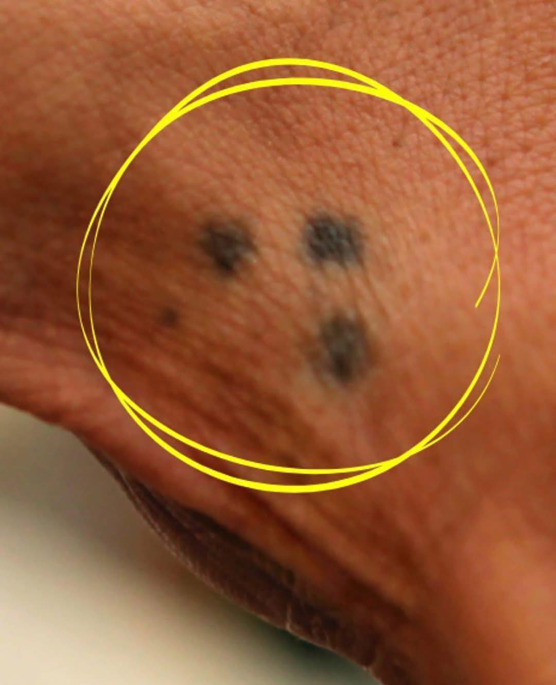 Si ves a alguien con un tatuaje de tres puntos en la mano, ten cuidado...